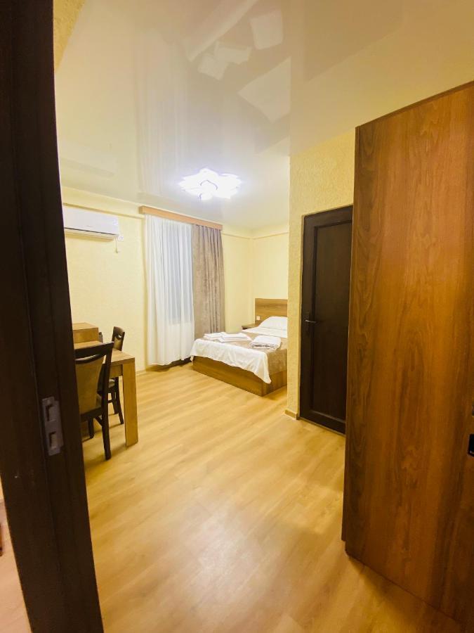 Hotel Sunrise Kutaiszi Kültér fotó