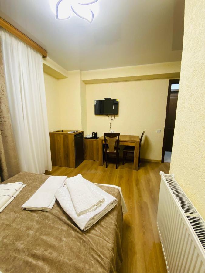 Hotel Sunrise Kutaiszi Kültér fotó