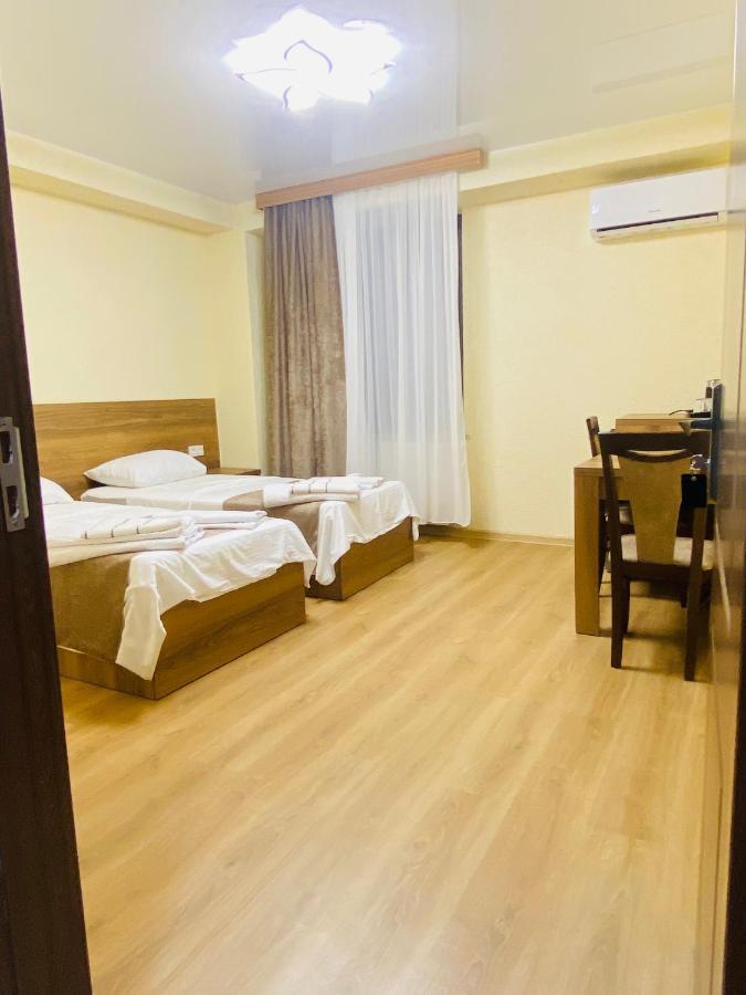 Hotel Sunrise Kutaiszi Kültér fotó
