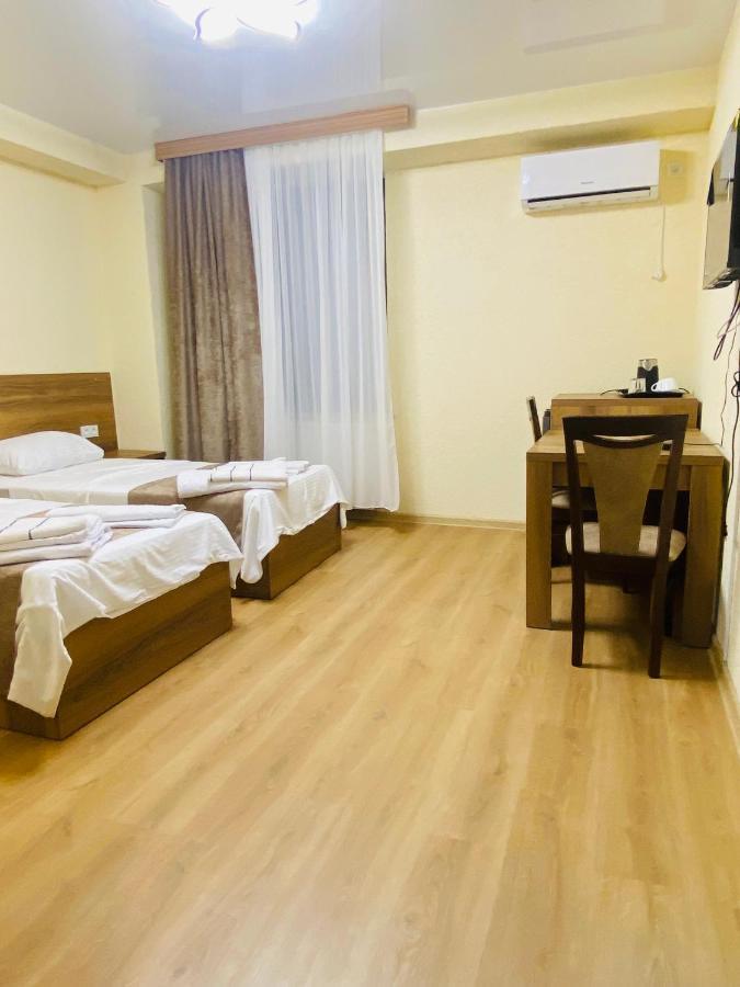 Hotel Sunrise Kutaiszi Kültér fotó