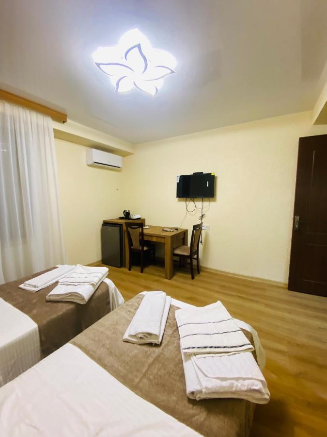 Hotel Sunrise Kutaiszi Kültér fotó