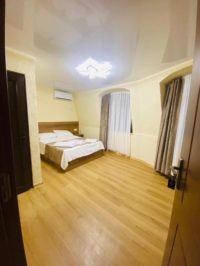 Hotel Sunrise Kutaiszi Kültér fotó